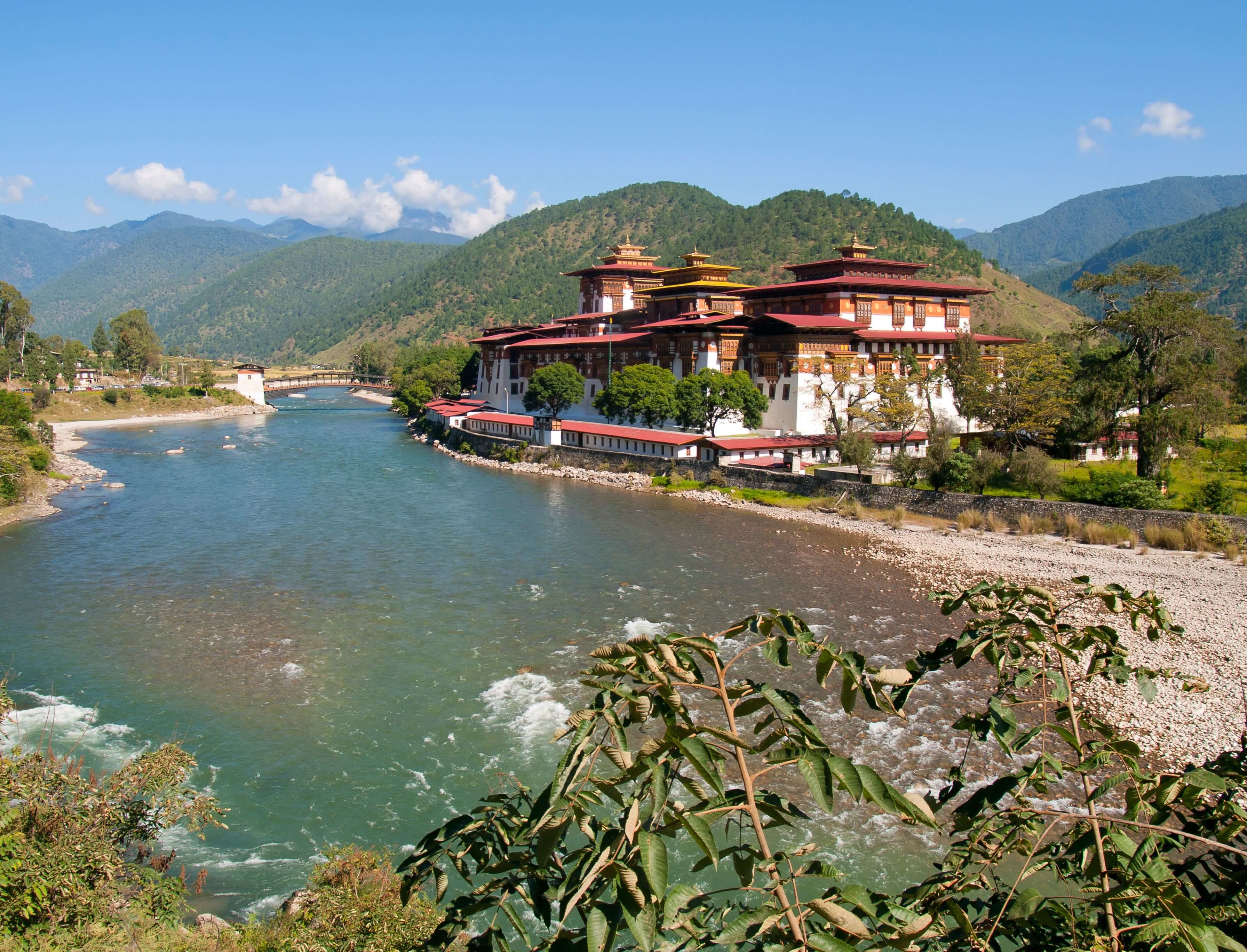 Monastère Punakha Dzong au pied de la rivière Mo Chhu, Bhoutan