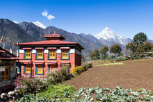 Monastère de Lukla, au pied de l'Himalaya